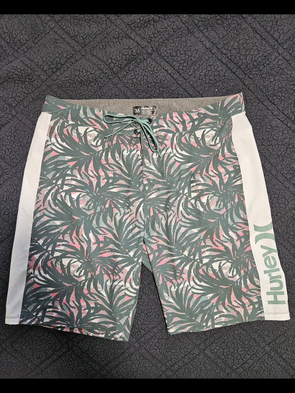 Hurley Men’s Green Palm-Print Swim Trunks